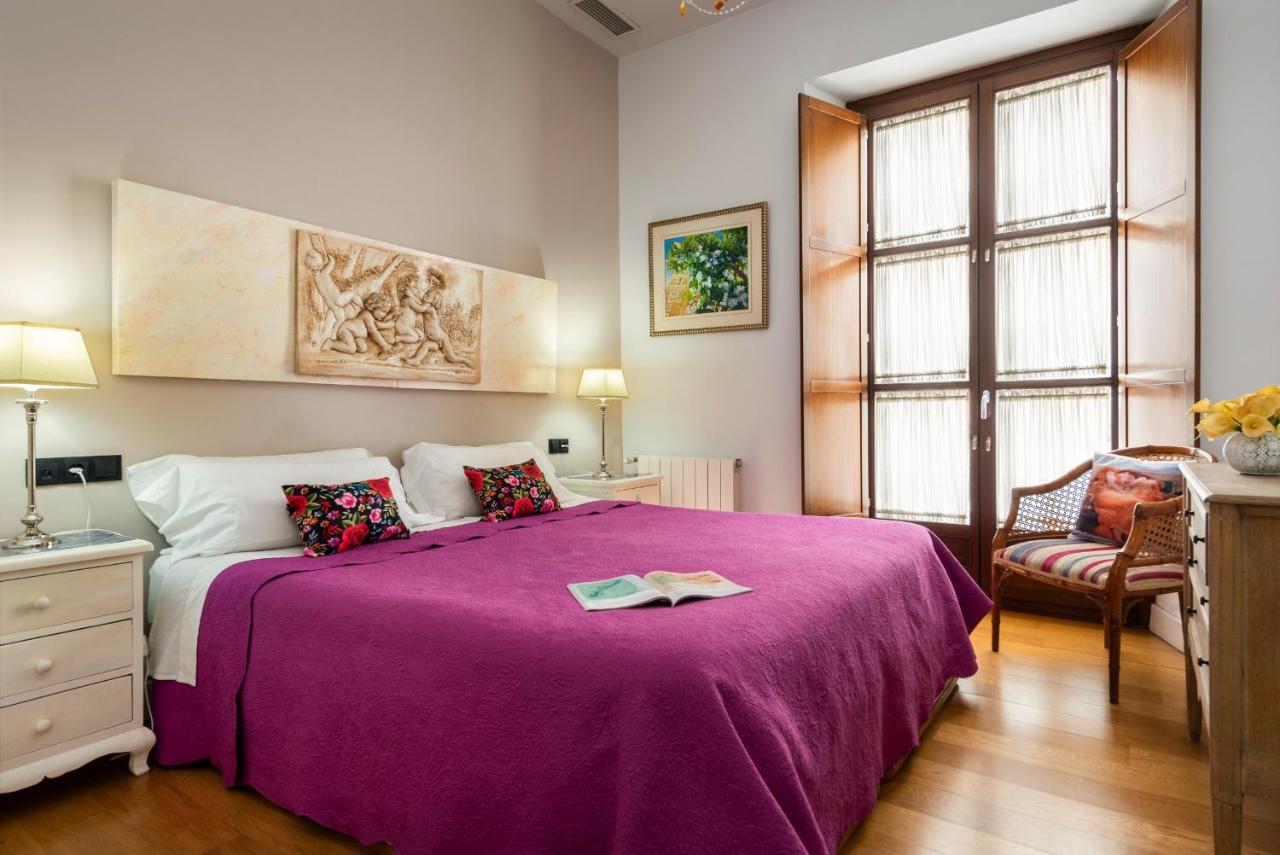 Cathedral Apartment, First Floor Siviglia Esterno foto