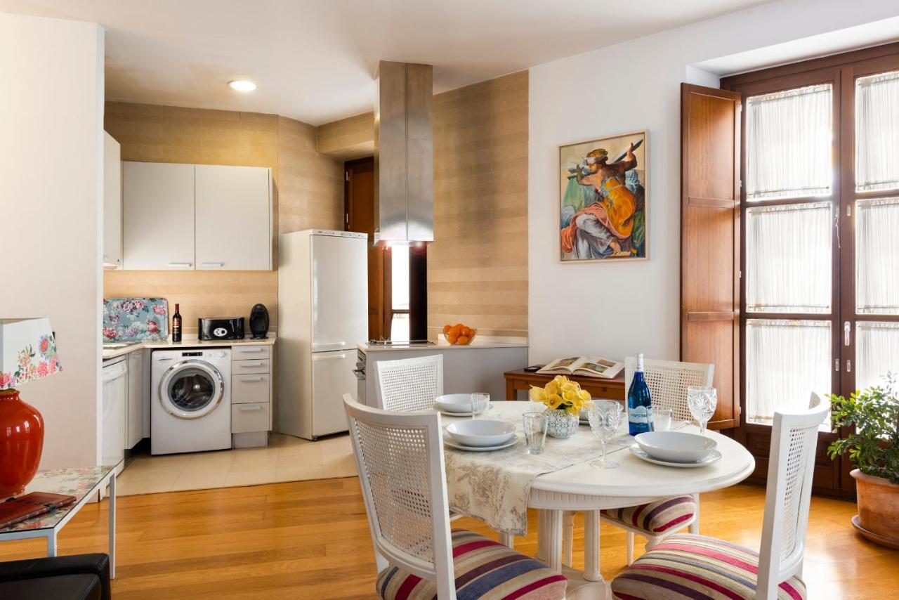 Cathedral Apartment, First Floor Siviglia Esterno foto
