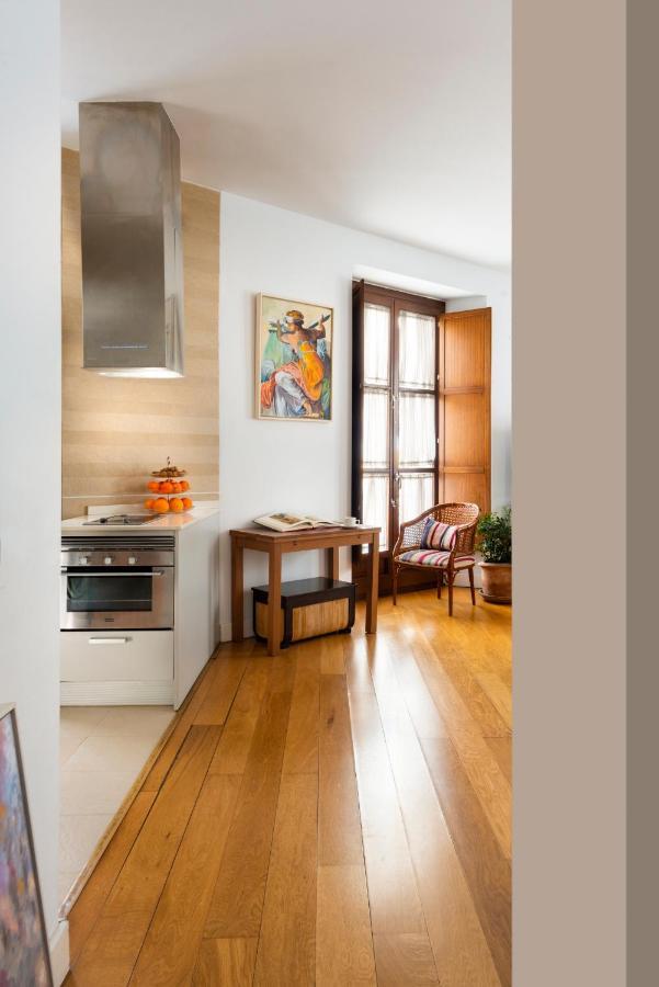 Cathedral Apartment, First Floor Siviglia Esterno foto